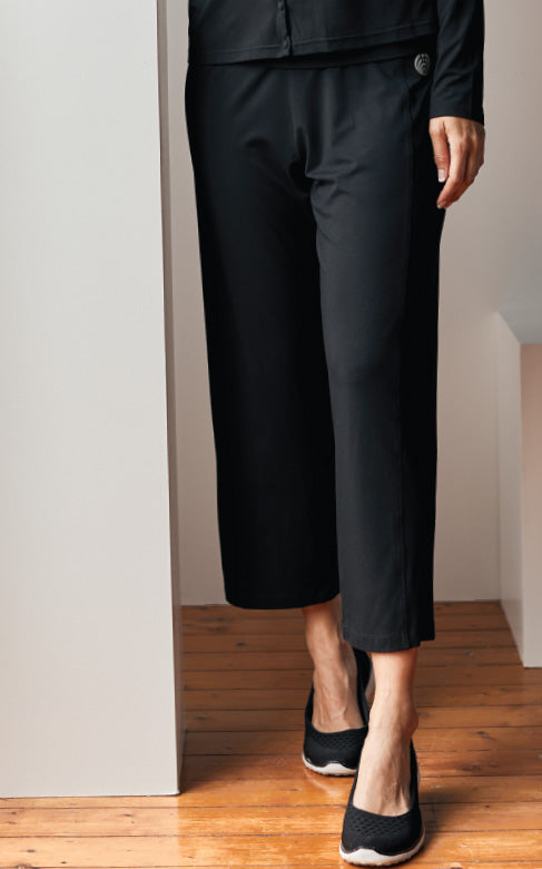 Bamboo Versatile and Comfortable Luxe Crop Pants for Women